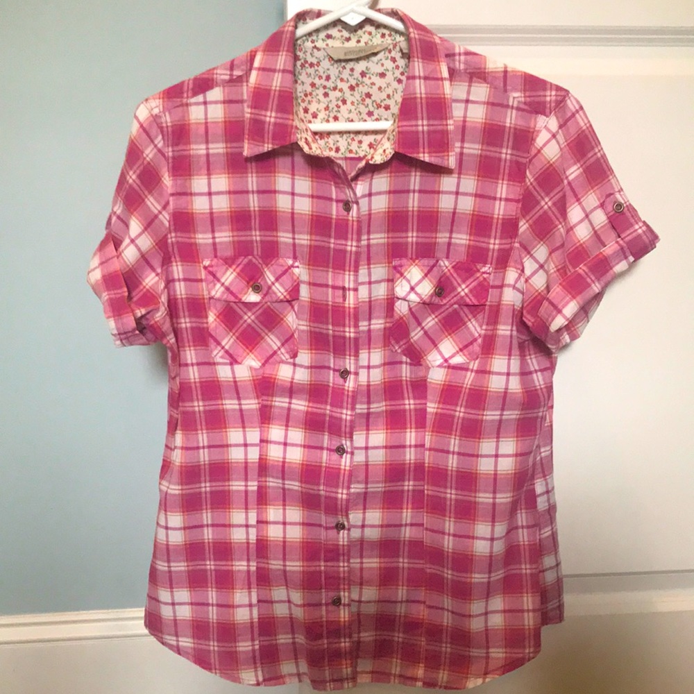 Cute light pink plaid button down w floral detail